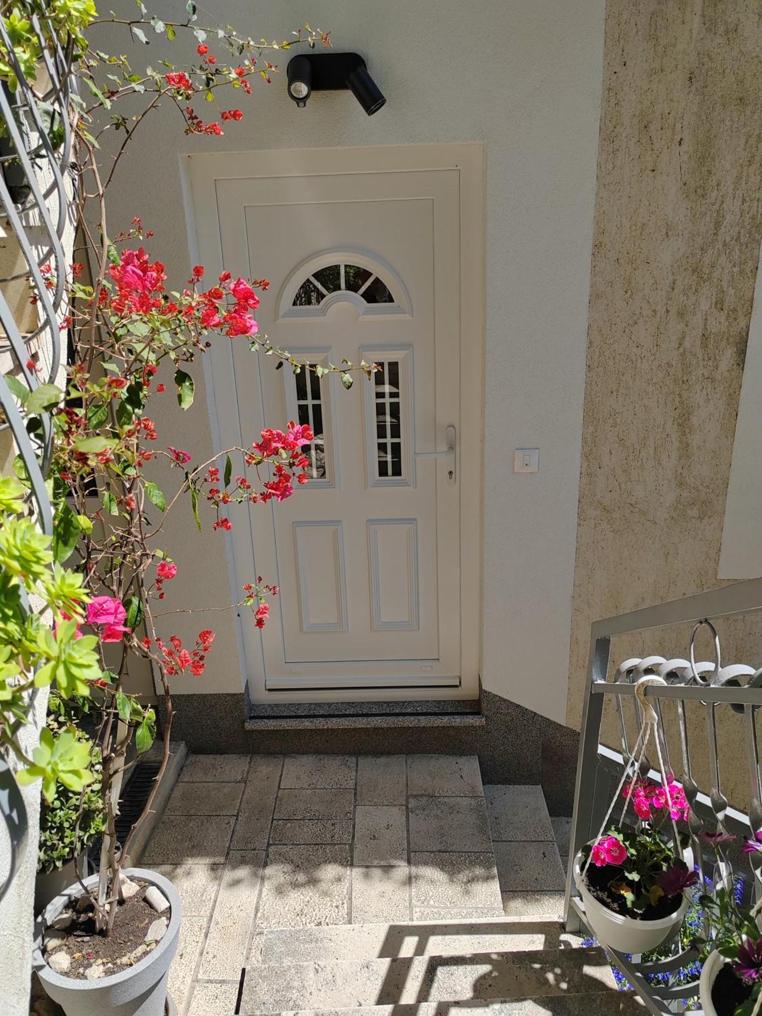 Apartment Navika Omiš Exterior foto