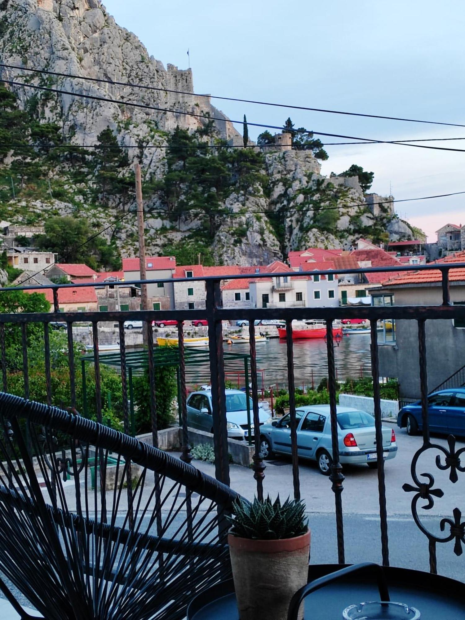 Apartment Navika Omiš Exterior foto